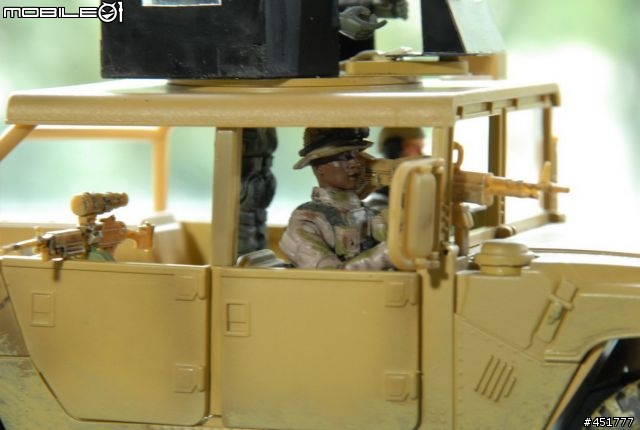 1/18 黑鷹直昇機+ OH-58D KIOWA (圖多,小心)