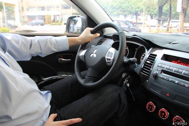 【開箱】白色All New Outlander 2010小改款 (尊貴型4WD)
