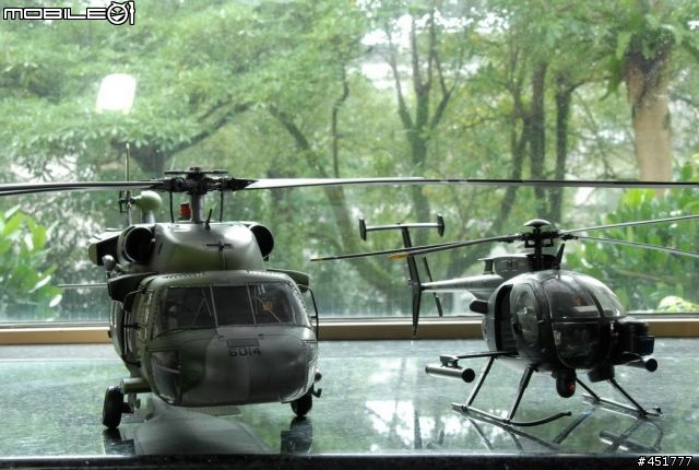 1/18 黑鷹直昇機+ OH-58D KIOWA (圖多,小心)