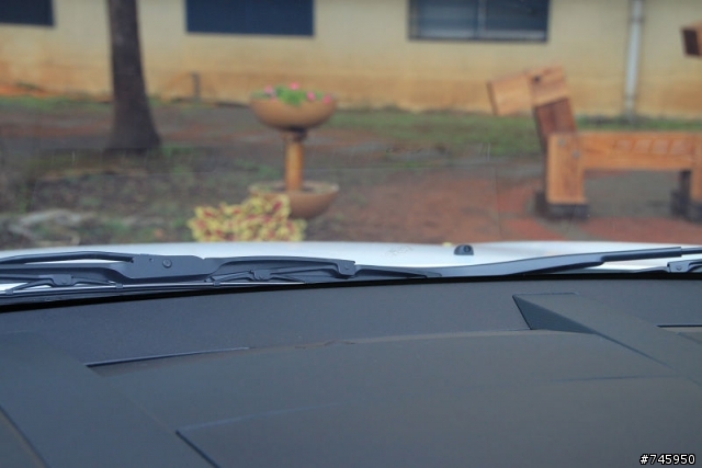 【開箱】白色All New Outlander 2010小改款 (尊貴型4WD)