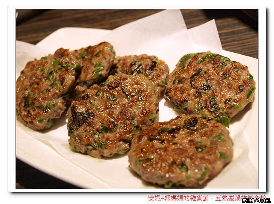 五熟釜鍋物概念鍋~麻辣火鍋.單點.(就是開幕當天,服務人員穿肚兜)
