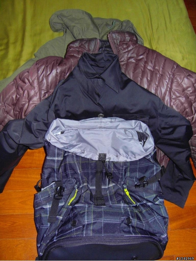 Oakley SURF BACKPACK 不專業之開箱文+實背照
