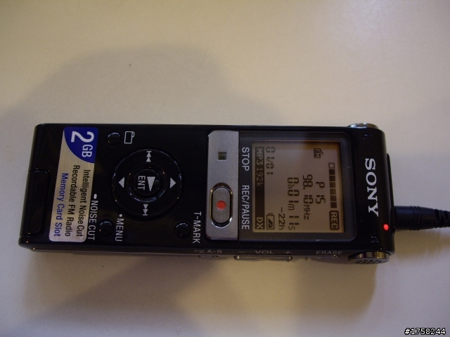 Sony多功能時尚專業錄音筆ICD-UX512F/B(2GB)開箱文