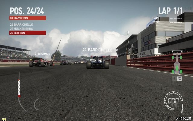 賽道、視角、天氣…皆可自訂!一起來玩功能超多的「F1 2010」Benchmark吧
