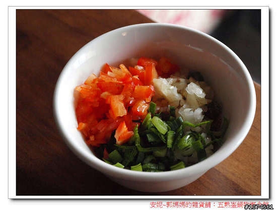 五熟釜鍋物概念鍋~麻辣火鍋.單點.(就是開幕當天,服務人員穿肚兜)