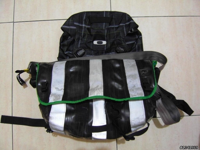 Oakley SURF BACKPACK 不專業之開箱文+實背照