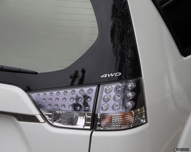 【開箱】白色All New Outlander 2010小改款 (尊貴型4WD)