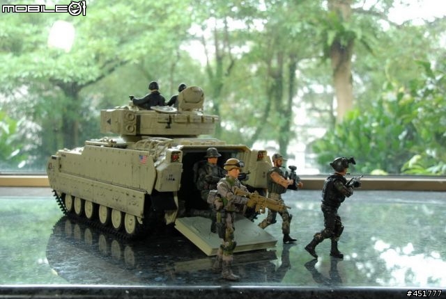 1/18 黑鷹直昇機+ OH-58D KIOWA (圖多,小心)