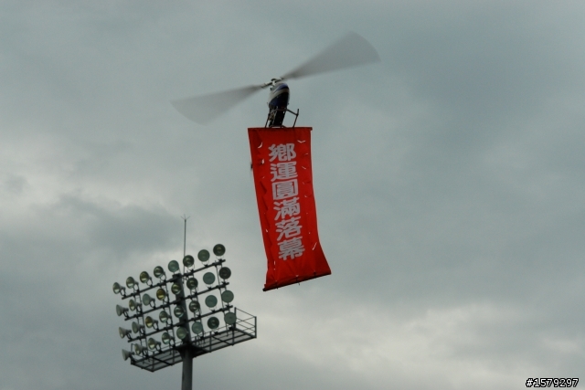 迴龍村於11/6龜山鄉運"拉大索"勇奪第一名