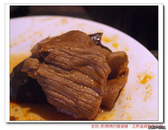 五熟釜鍋物概念鍋~麻辣火鍋.單點.(就是開幕當天,服務人員穿肚兜)