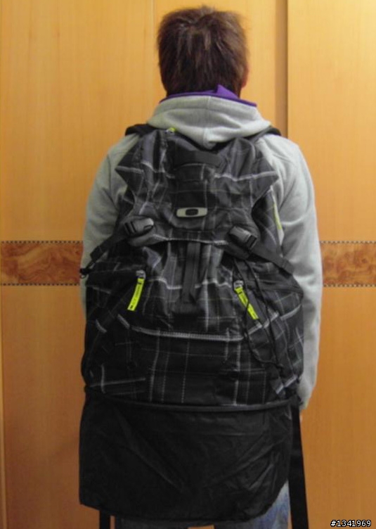 Oakley SURF BACKPACK 不專業之開箱文+實背照