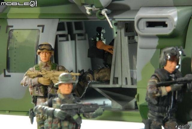 1/18 黑鷹直昇機+ OH-58D KIOWA (圖多,小心)