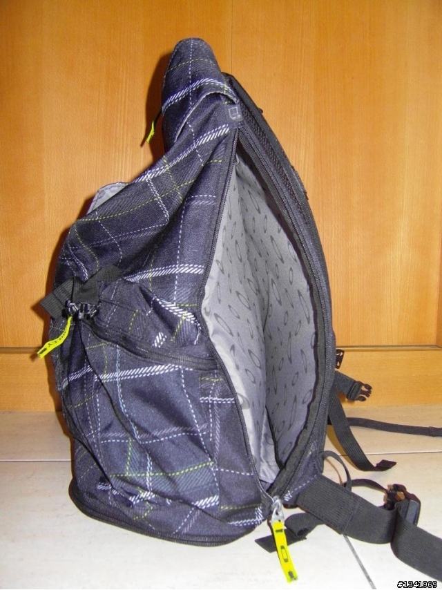 Oakley SURF BACKPACK 不專業之開箱文+實背照