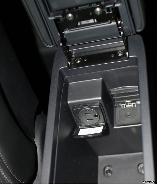 【開箱】白色All New Outlander 2010小改款 (尊貴型4WD)
