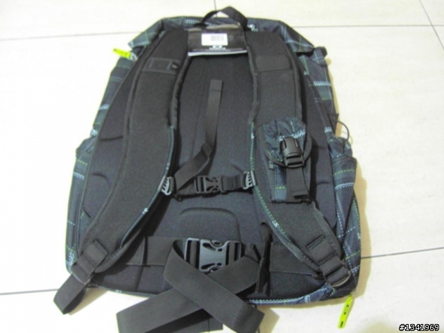 Oakley SURF BACKPACK 不專業之開箱文+實背照