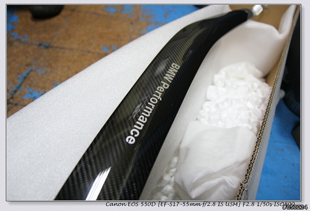【分享】BMW Performance Carbon Fiber Strut Brace 開箱文