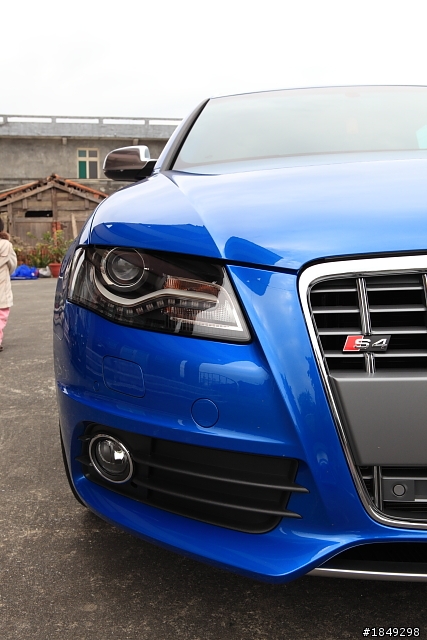 (更新 Caractere空力套件)B8 S4 AVANT 5N藍 開箱