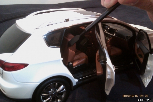 LUXGEN SUV 1:18 模型車開箱文..新增圖片