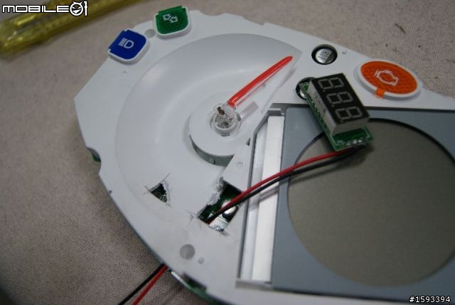 (分享)五期新勁戰 DIY電壓表