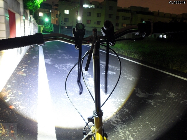 ﹝開箱﹞ CREE XM-L(新款LED)魚眼變焦戰術手電筒(已新增光斑圖)