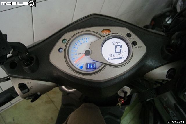 (分享)五期新勁戰 DIY電壓表