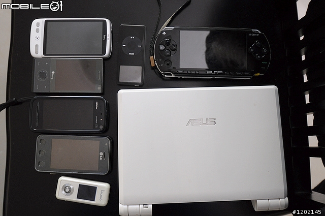 【開箱】"白色版"HTC Desire 入手分享 新增:"7機疊疊樂" ~有疊有分加?