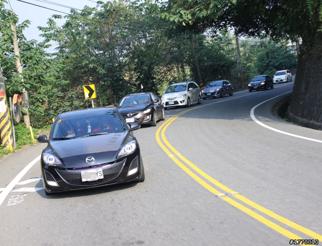 聖誕繽紛樂 跟著MAZDA “ZOOM ZOOM HUG”一起去草嶺國小(感動全記錄)