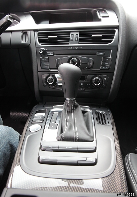 (更新 Caractere空力套件)B8 S4 AVANT 5N藍 開箱