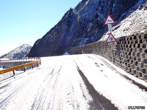 載著 HONDA MOTOCOMPO モトコンポ 合歡山賞雪之旅 !