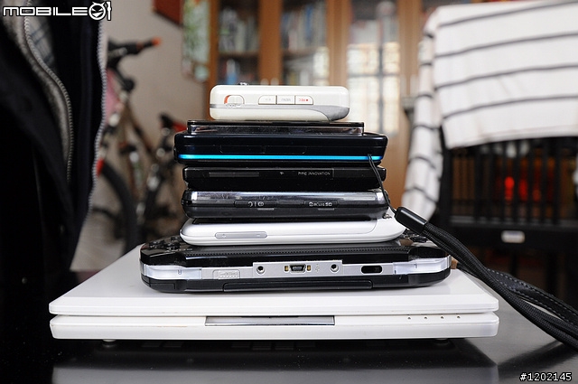 【開箱】"白色版"HTC Desire 入手分享 新增:"7機疊疊樂" ~有疊有分加?