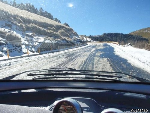 載著 HONDA MOTOCOMPO モトコンポ 合歡山賞雪之旅 !