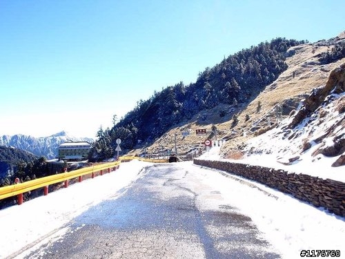 載著 HONDA MOTOCOMPO モトコンポ 合歡山賞雪之旅 !