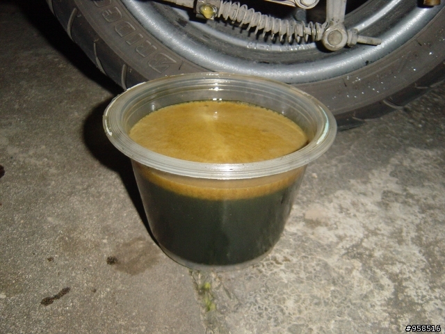 齒輪油變的好噁心 乳黃色 (有圖)