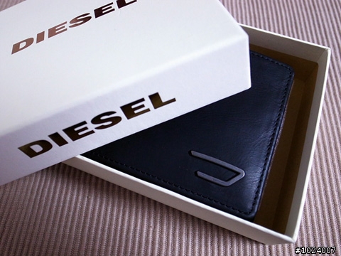 【悶騷開箱】diesel紅吱吱皮夾