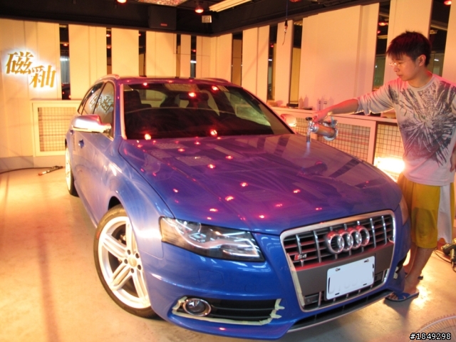 (更新 Caractere空力套件)B8 S4 AVANT 5N藍 開箱