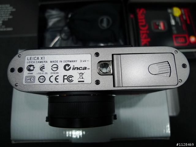 在中國買BMW 大7,送的BMW聯名限量版 Leica X1相機