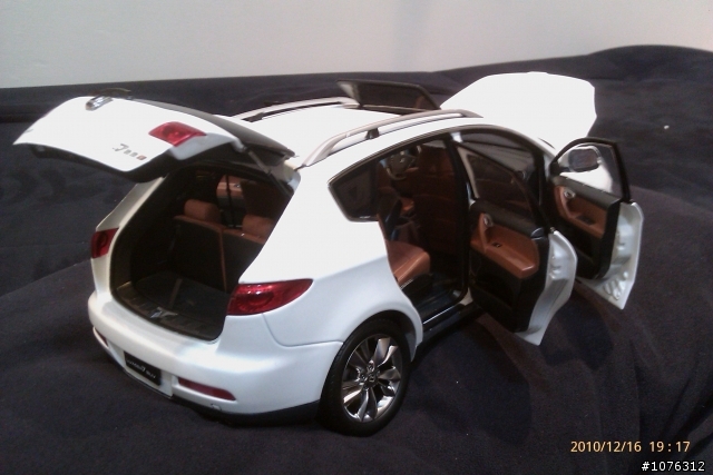 LUXGEN SUV 1:18 模型車開箱文..新增圖片