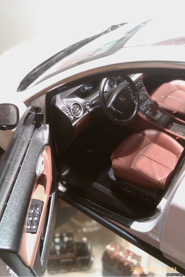 LUXGEN SUV 1:18 模型車開箱文..新增圖片