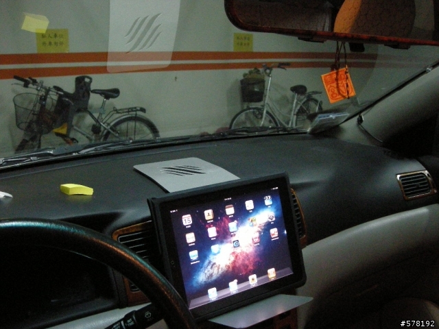 剛剛弄好的自製iPad車架+同場加映早先的家用閱讀架