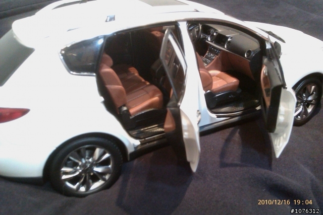 LUXGEN SUV 1:18 模型車開箱文..新增圖片
