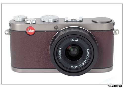 在中國買BMW 大7,送的BMW聯名限量版 Leica X1相機