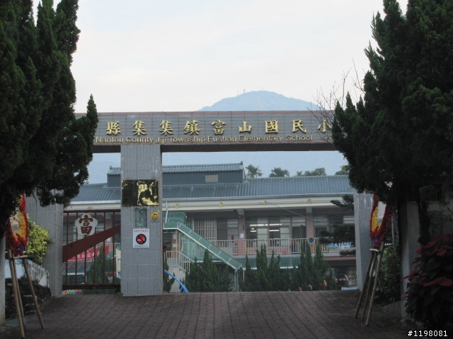 踏雪尋梅