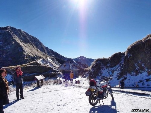 載著 HONDA MOTOCOMPO モトコンポ 合歡山賞雪之旅 !