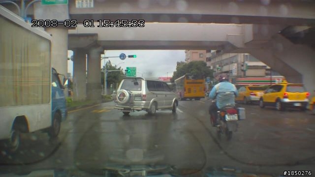 (急)..肇事逃逸...幫忙找車牌...有高手可以幫忙解析車牌嘛....