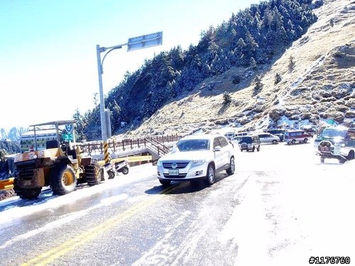 載著 HONDA MOTOCOMPO モトコンポ 合歡山賞雪之旅 !