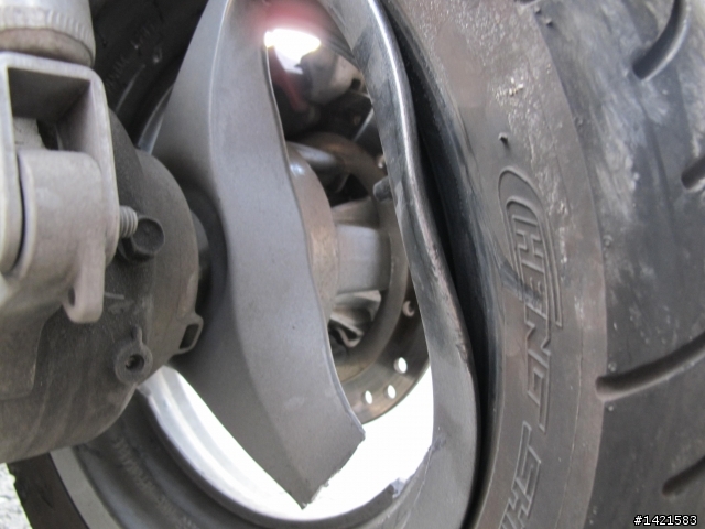 RACING 騎一騎輪框斷了