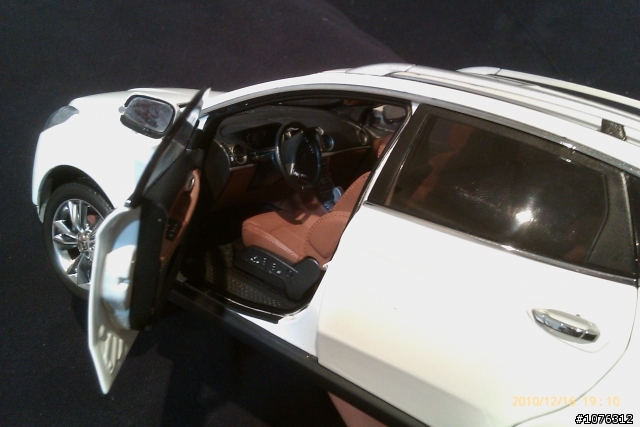 LUXGEN SUV 1:18 模型車開箱文..新增圖片