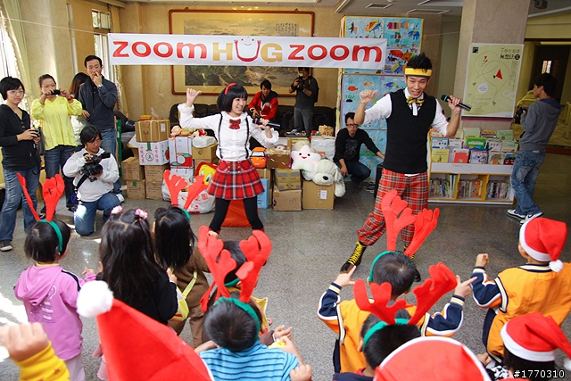 聖誕繽紛樂 跟著MAZDA “ZOOM ZOOM HUG”一起去草嶺國小(感動全記錄)