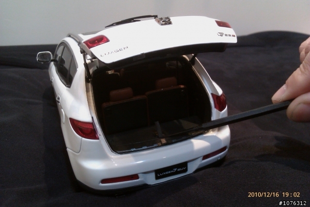LUXGEN SUV 1:18 模型車開箱文..新增圖片