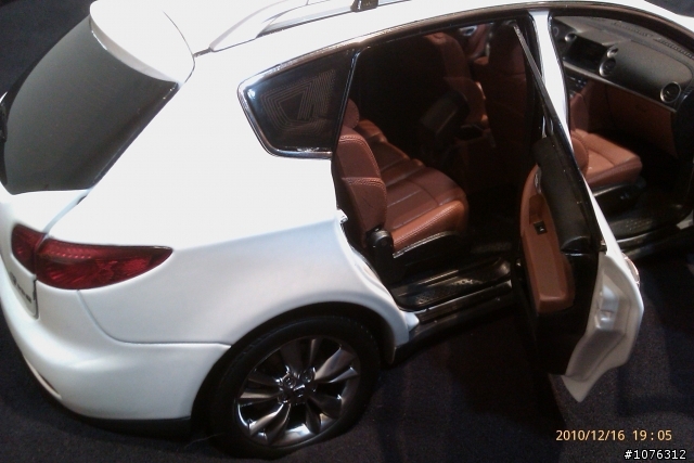 LUXGEN SUV 1:18 模型車開箱文..新增圖片